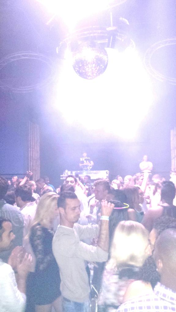 sheilabadeila1's tweet photo. Absolutely packed. #clubboca and I'm getting it all on the big screen thanks to #flyboost DJ/VJ's best friend 😘 http://t.co/dSTPEm3tBX