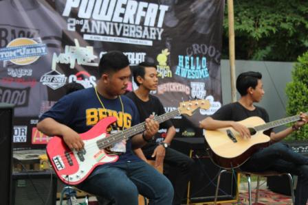Ezacyril's tweet photo. @PowerFat_ enjoy coustic http://t.co/lSDcVwWaro