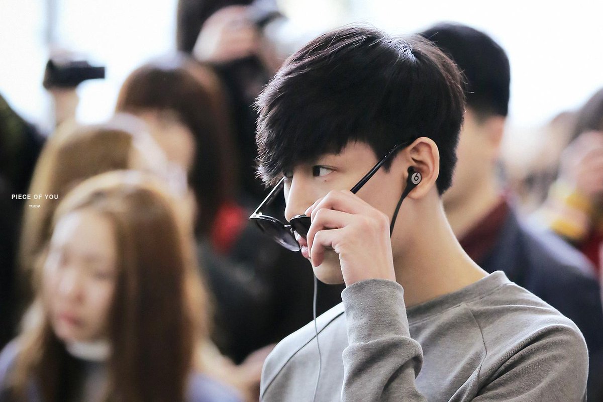 POY140116's tweet photo. [뱀뱀] 150421 김포공항 #GOT7 http://t.co/R9dV37jr0C http://t.co/FSQ0brD99x