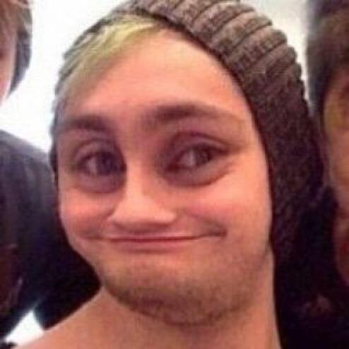 Michael5SOS's tweet photo. @pizzaxfmichael http://t.co/Ohb7E83o4g