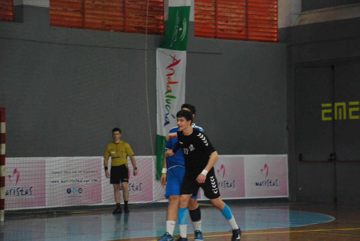 SectorGmalaga's tweet photo. @RFEBalonmano @fedmadridbm @F_A_BM Min 50, recta final y @ClubMaristasMlg 22-16 @balonmanoBMC http://t.co/wyYgn2khMF