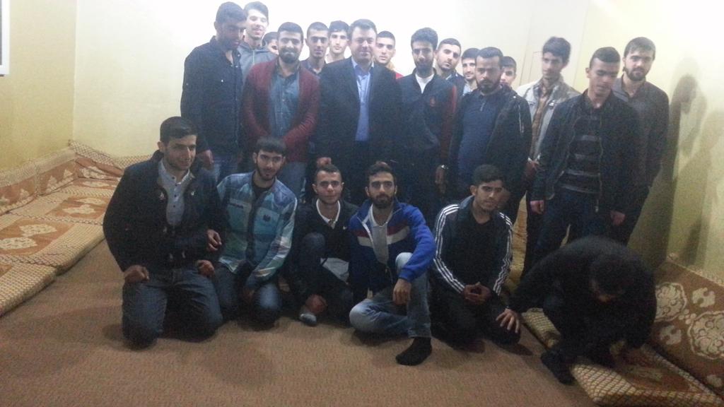 MehmetYavuz_06's tweet photo. Sahabe şehri Diyarbekir'in Sahabe Derneği'nde Sahabe aşığı gençlerle bir araya geldik http://t.co/9ICIdPl4bF
