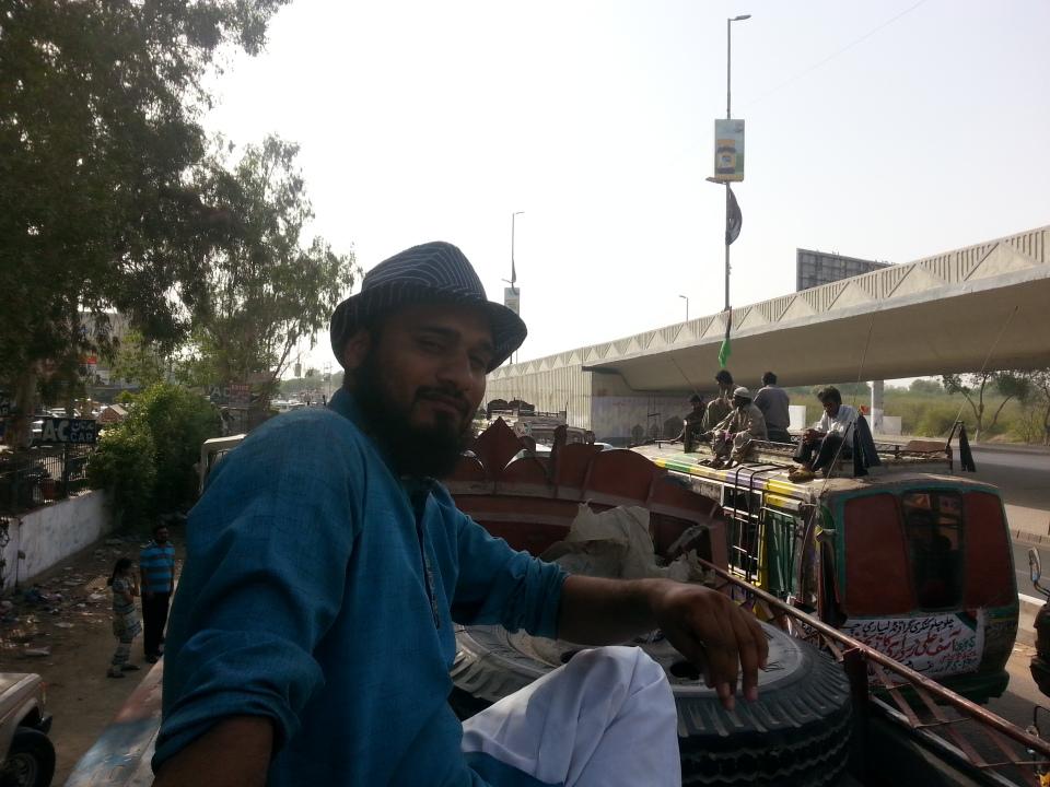 bilawalsays's tweet photo. moment when you find an old jiyala frnd on top of bus while switching busses  #hadeedian #LyariSirfBhuttoKa http://t.co/9aGtq3ARJN