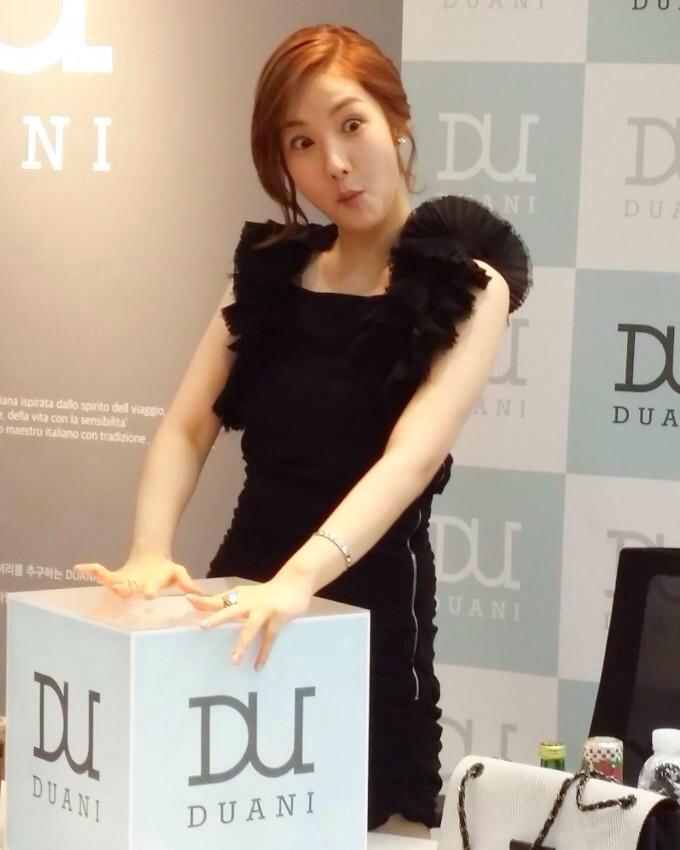 sweetMY21's tweet photo. RT hahaha cute“@nicofranklinle: Is this #ParkMinYoung or #ChaeYoungShin ??  #Healer #JiChangWook #healerotp cr:owner http://t.co/CklVcrDqjX"