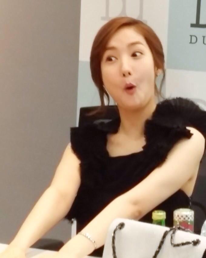 sweetMY21's tweet photo. RT hahaha cute“@nicofranklinle: Is this #ParkMinYoung or #ChaeYoungShin ??  #Healer #JiChangWook #healerotp cr:owner http://t.co/CklVcrDqjX"