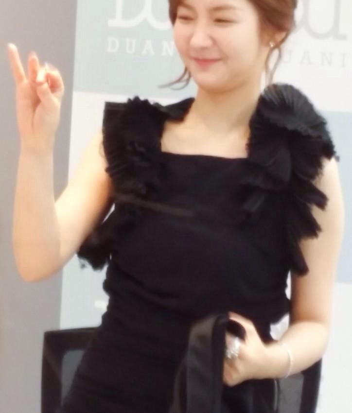 sweetMY21's tweet photo. RT hahaha cute“@nicofranklinle: Is this #ParkMinYoung or #ChaeYoungShin ??  #Healer #JiChangWook #healerotp cr:owner http://t.co/CklVcrDqjX"