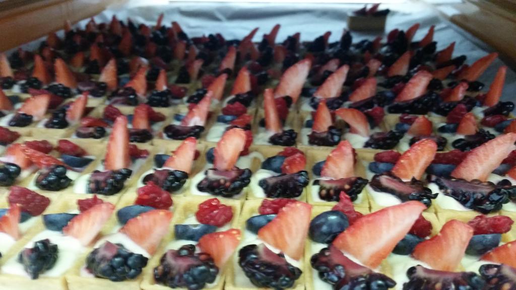 Mairin_Walsh's tweet photo. Yum Yum coming up after our Executive speaks a taste of whats to come #thethingsyoudontthinkof #TasteofTheArdilaun http://t.co/EtGMNCYteE