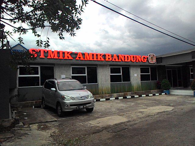 skslapeco's tweet photo. Yg blm tau kampus @STMIKAmik ini dia lokasinya di Jl. Jakarta No. 28 Bandung. See yaa! ;) http://t.co/Q25NFCKK5D