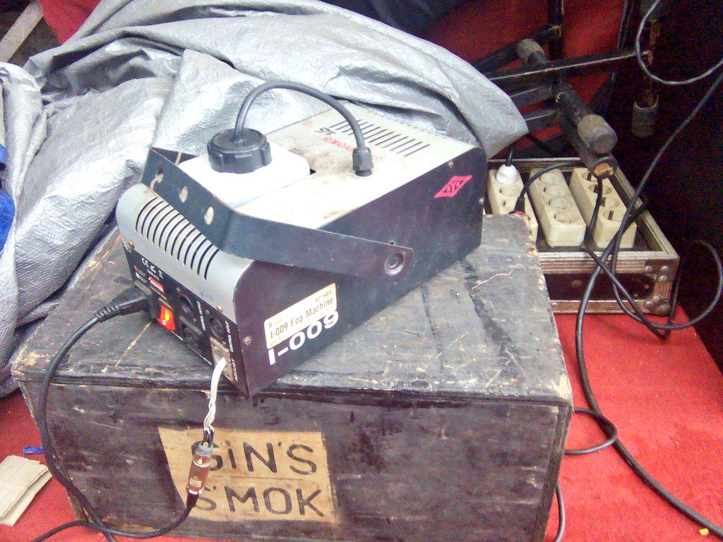 Sharusnya kmarin ada firework&amp;gunsmoke,tp brhubung hujan,demi kemanan&amp;kesalamatn brsama, 2 properti ini tdk digunakan