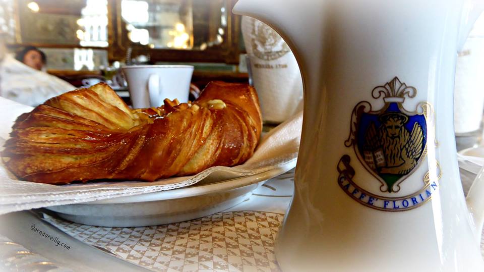 OrnaOR's tweet photo. Buongiorno! #Venice #CaffeFlorian @ourvenice @venicekisses @veniceempire @GlassOfVenice @Gondolaride @sexliesnutella http://t.co/uSYqmXeMtg