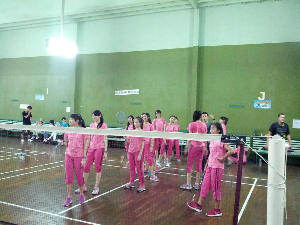 officialJKT48's tweet photo. [PHOTO] Permainan marathon bulu tangkis dalam event OFC badmin-T-on http://t.co/KM4gE4WOTe