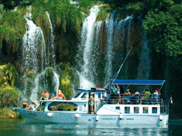 HelpMeCroatia's tweet photo. With more than 680 thousand visitor in 2011, a must-see place @NPKrka @Croatia_hr #nature #experiencewonder http://t.co/QqxQGJI48V