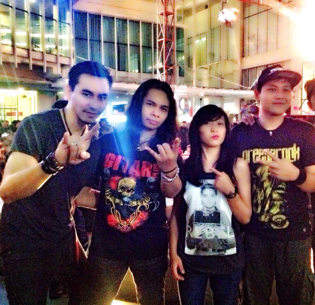 We Are <a href="/dbandhits/">d'bandhits!</a> <a href="/Pupun_Dudiyawan/">Pupun Kapten Dudiyawan</a> <a href="/Dsinathrya/">darius sinathrya</a> <a href="/bimantararagil/">bimantara</a> dan #Bassis Baru Cewek #Audri \m/