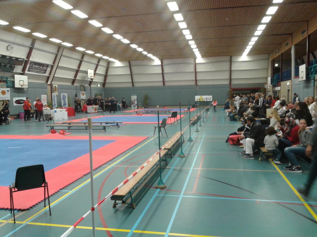 Klaar voor de opening van nk jeugd kickboxen <a href="/OHCWarnsveld/">OHC Warnsveld</a> #dekei