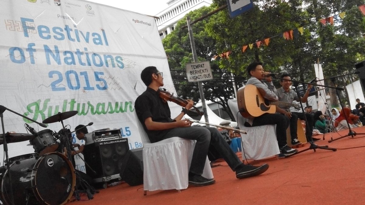 abudsingkong's tweet photo. Panah Asmara: Soulcoustic #FestivalOfNation #AAC2015 @Your_Bandung @AACarnival2015 http://t.co/nfqjq8HU7q