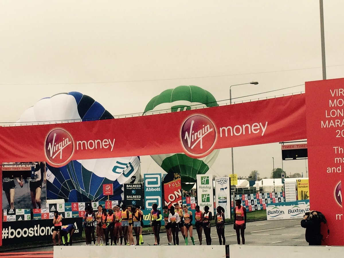 AndrewJNic's tweet photo. A chilly women's @VirginMoney #LondonMarathon elite start http://t.co/4igGsCxBd6