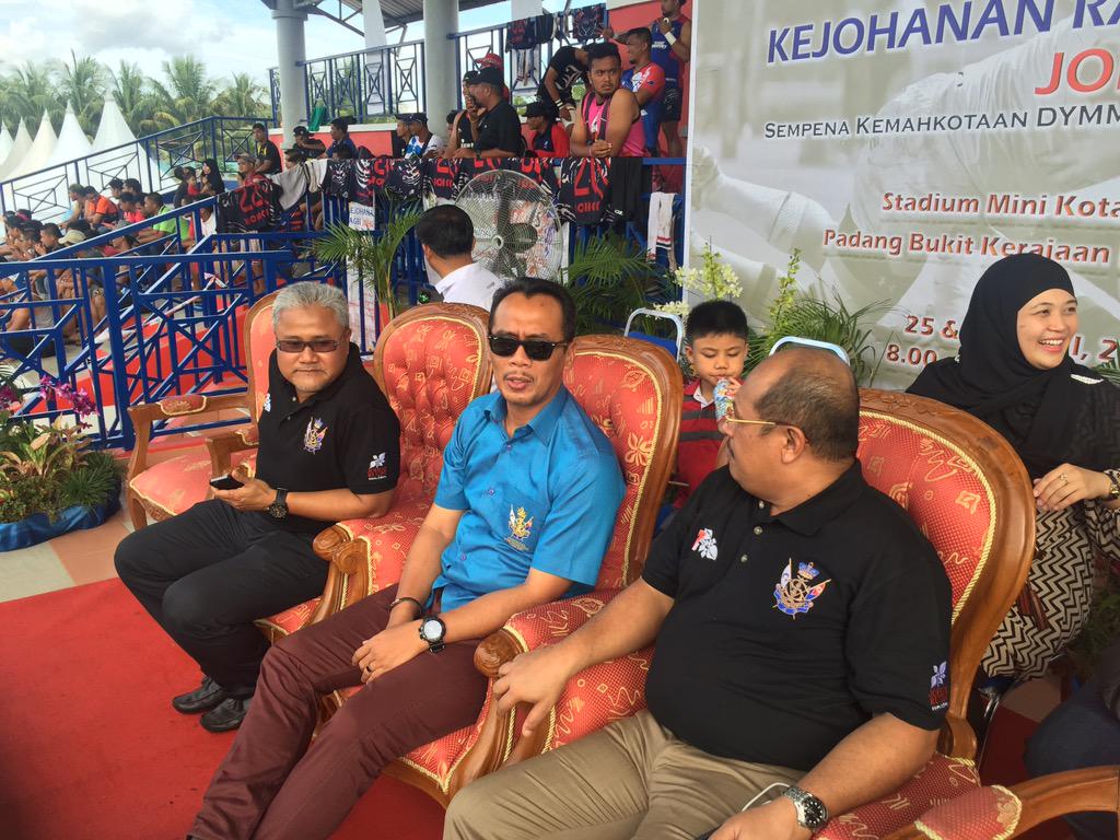jb_akmal's tweet photo. Ragbi johor seven! Currently at kota tinggi @DatoZulkurnain http://t.co/HpL3njIVaS