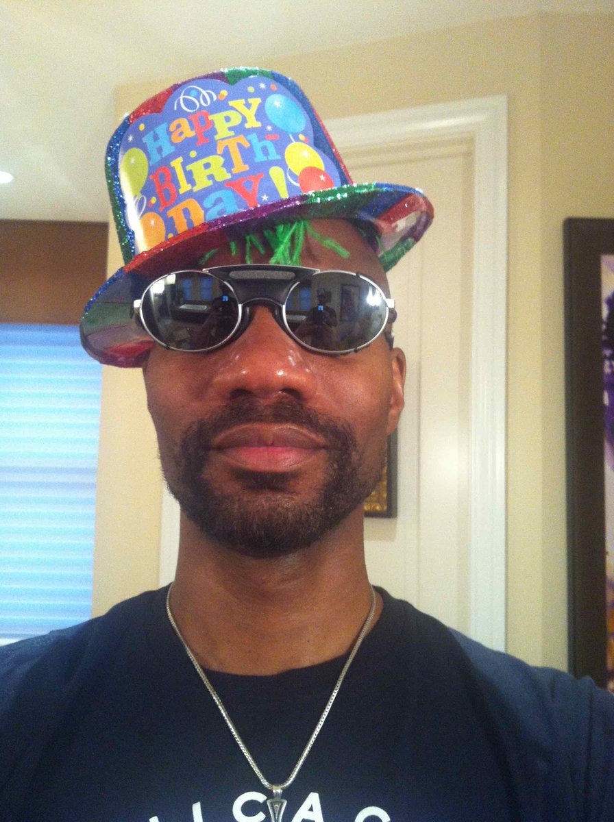 GreenVelvet_'s tweet photo. IT'S MY BIRTHDAY...IT'S MY BIRTHDAY...IT'S MY BIRTHDAY...IT'S MY BIRTHDAY... #techyes http://t.co/4XntjI4NKK