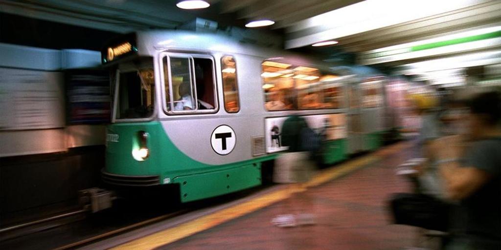 BostonGlobe's tweet image. The countdown clocks that tell you when a T is arriving have finally hit the #MBTA Green Line: ow.ly/M7Mf5