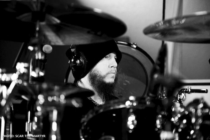 Paren todo ¡Hoy es el cumpleaños de Joey Jordison!

Happy Birthday Much love and respect for you! 