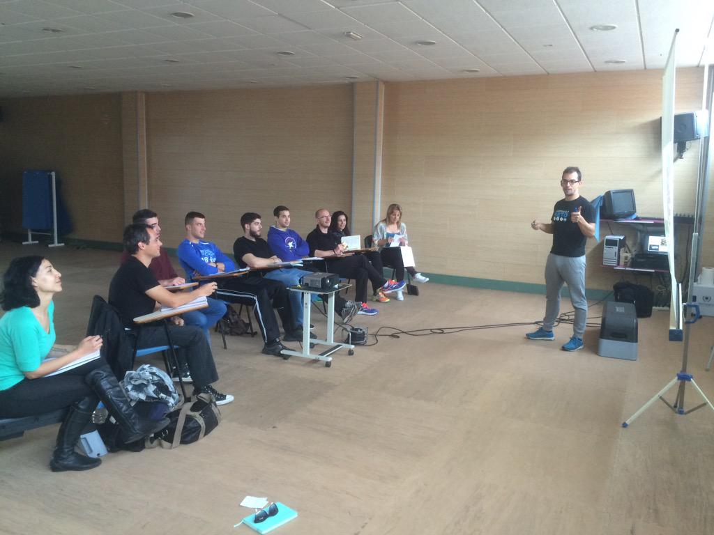 SEAalmeria's tweet photo. Seminario de #nutrición con Eloy Soto @SECTORFITNESS http://t.co/YyPJGlprm6