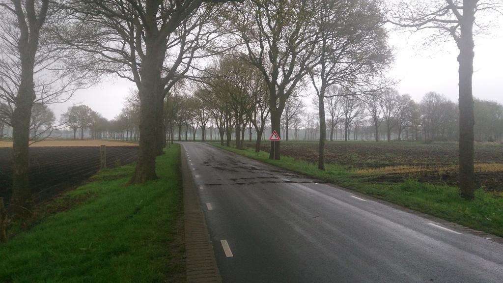 @AMBC66 moet wegen schoon achterlaten na offroad rit. Maar, met respect voor hun werk,  de boeren dan? <a href="/G_Staphorst/">Gemeente Staphorst</a>