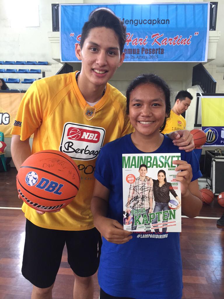 nblberbagi's tweet photo. @windiiarta dari SMAN 4 Medan terpilih peserta coaching clinic terbaik siang harini #nblberbagi #goestomedan http://t.co/3C7S1SBwLN