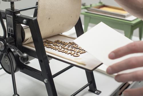 SquareEyePrint's tweet image. Tiny printing press cuteness designtaxi.com/news/361407/A-… #print #letterpress @designtaxi
