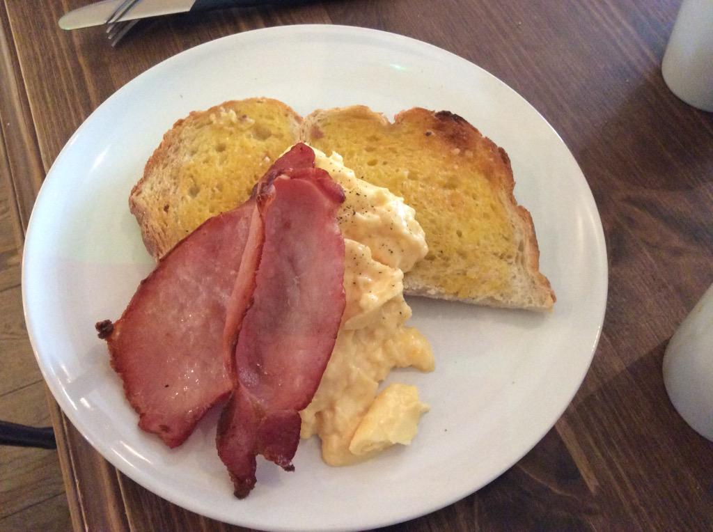 reigate_redhill's tweet photo. Sunday brunch at @Cullenders #yummicious #ShopLocal http://t.co/hqoSrlRVZz