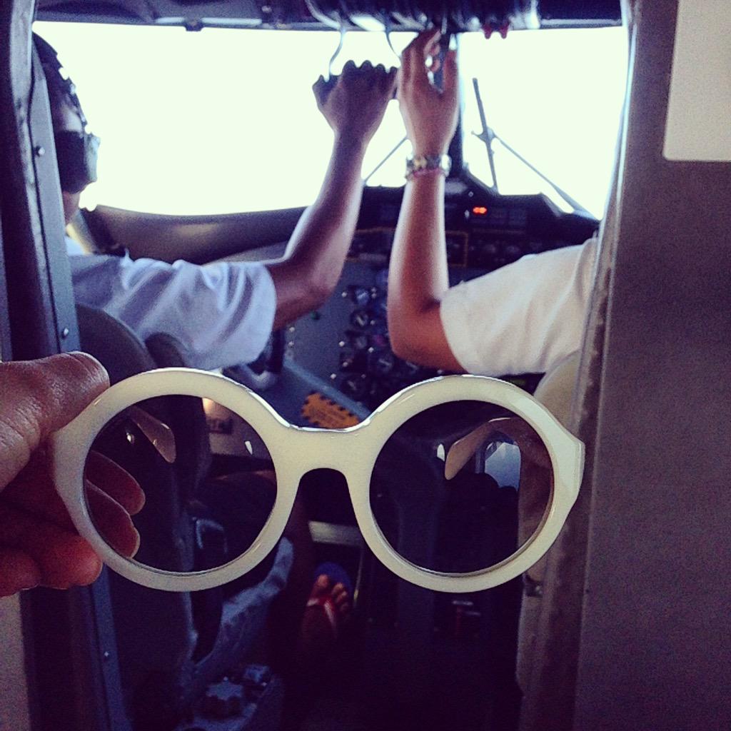 oshroeva's tweet photo. Life through the sunglasses... #travelling #thevanderlust http://t.co/j92YXLOhMI