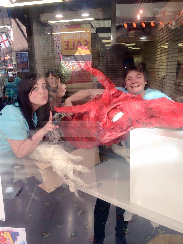 FeltedThoughts's tweet photo. Spent most of yesterday making a giant paper mache dragon with @SwaleArtsForum and @TallFoxDot :) such a good day! http://t.co/BLwuRpFdSF
