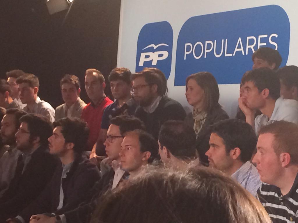 NNGGAstorga's tweet photo. Intervención de nuestro compañero y amigo Javier en el acto joven de @NNGG_Es #Salamanca #TrabajarHacerCrecer http://t.co/8q4vyCe0yF