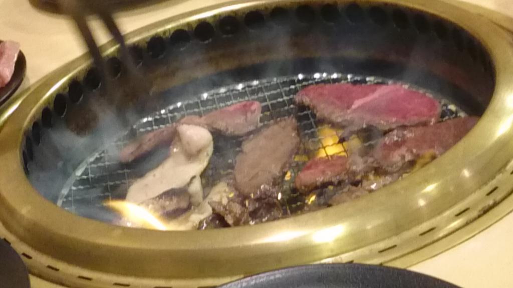 White__Toma's tweet photo. 肉やで肉｡(笑)

今からご飯やから低浮上｡(笑) http://t.co/xkXxy3k9W3