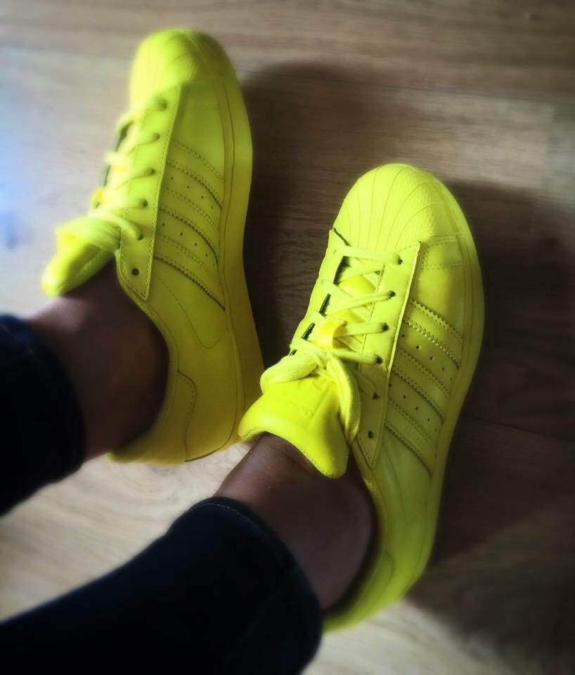 Hier schijnt toch een beetje de zon... 💛👟💛#adidas