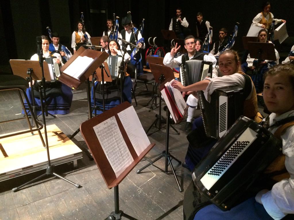 Ensayando <a href="/GaitasOviedo/">B.G.Ciudad de Oviedo</a> En 10 minutos saltamos !