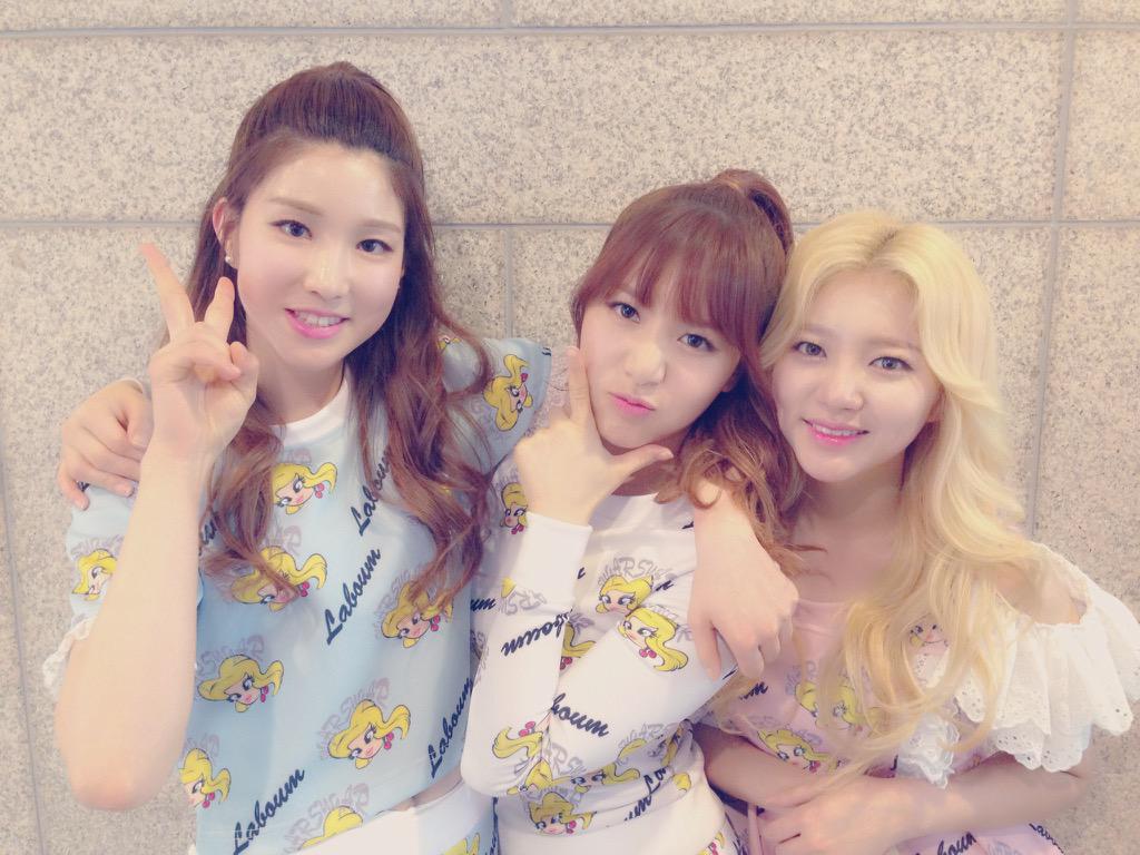 officialLABOUM's tweet photo. [#ZN #소연 #해인] 맏언니도 잘 따르고 막내라인도 잘챙기는 기특한 라붐의 중간라인 셋!! http://t.co/0EfH1fbw0t