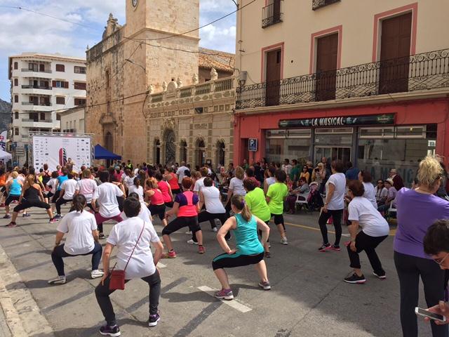 BarLaMusical's tweet photo. Clases de Zumba a la porta de La Musical #lamusical http://t.co/Oqt4k40fk1