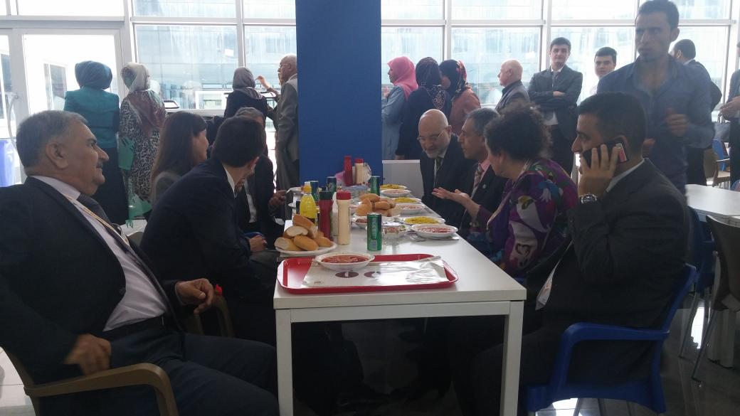 osmanli_li's tweet photo. #VESAL2015 lunch time http://t.co/296fxFs8gw