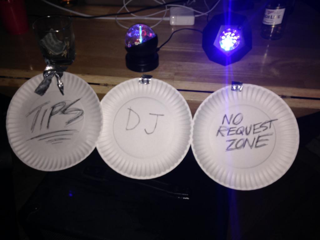 mrnecessaryevls's tweet photo. No request zone lol http://t.co/KOYkQ4Cd4e