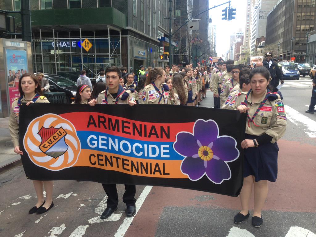 HomenetmenScout's tweet photo. Scouts in time square! #ArmenianGenocide #Turkeryfailed http://t.co/bimwDHIPBH