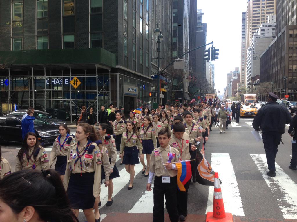 HomenetmenScout's tweet photo. Scouts in time square! #ArmenianGenocide #Turkeryfailed http://t.co/bimwDHIPBH