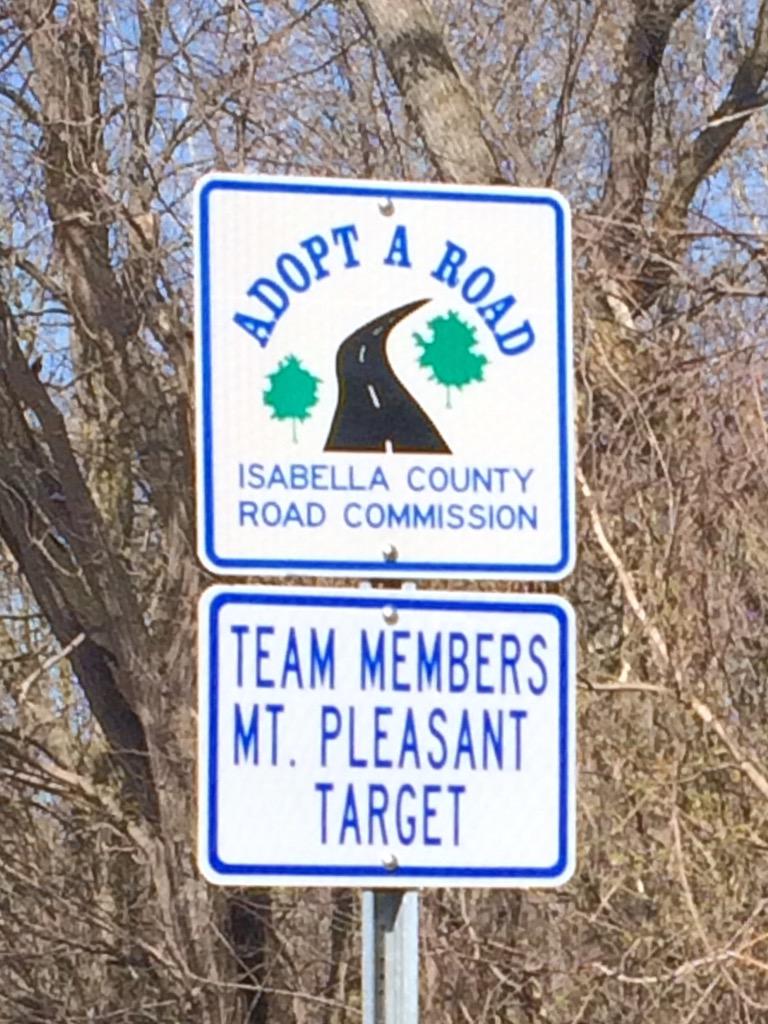 BeckyJ1219's tweet photo. 0924 has Adopt A Road sign. First volunteer day Tuesday 4-28. #smallbutmighty @JoeGerard15 @amber01horton @BrynZ81 http://t.co/XOeXlGJ5hw