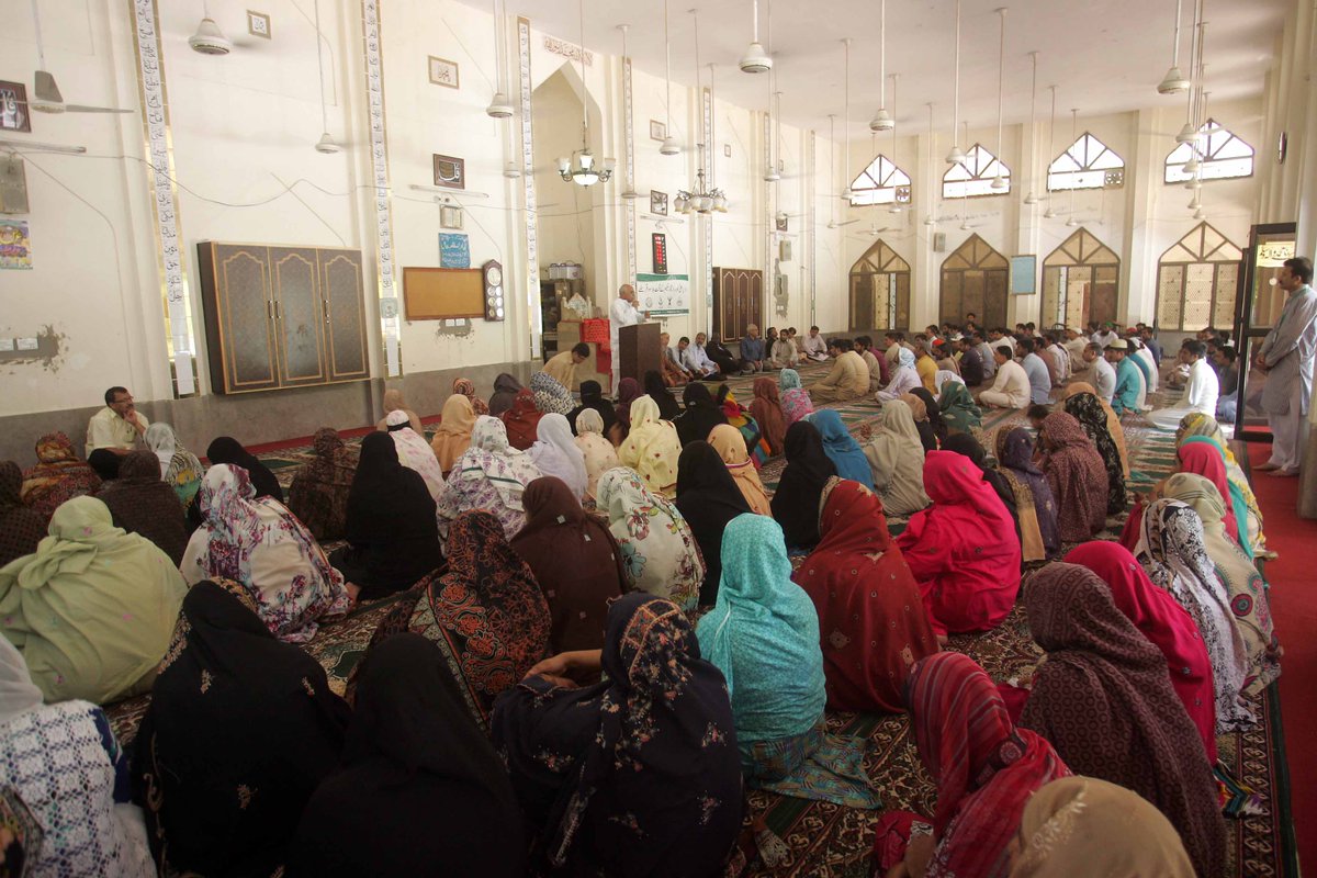 Akhuwat's tweet image. The delegation from the #IslamicDevelopmentBank participated in our loan distribution ceremony at a local mosque.