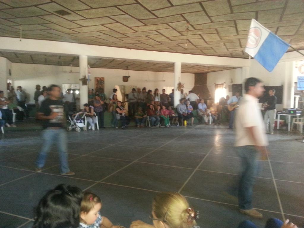 Arevalo a full cada vez somos más mirando el 10 de Mayo Botana Intendente Eduardo Lucas Alcalde con la 16.