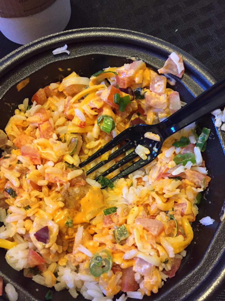 FoodChainApp's tweet image. The @kfc Tex Mex bowl gets an #avoidit from the #FoodChain team #food #WallofShame 👎