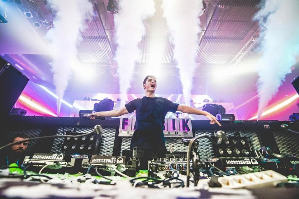 fabrikdiscoteca's tweet photo. Gracias a todos por acompañarnos en Madrid Kanalla. Fabrik a reventar con @MartinGarrix y @djcoone ! #YoEstuveAllí 🌟 http://t.co/CAFxhXkKZN