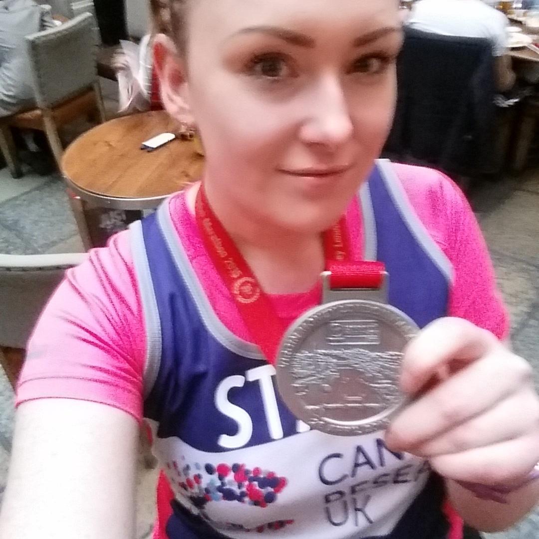 Stace_Holli's tweet photo. Whoop she only went and did it #LondonMarathon #VMLM2014 @CR_UK @willenhospice #ThisGirlCan @UKRunChat http://t.co/KgjPOezCK3