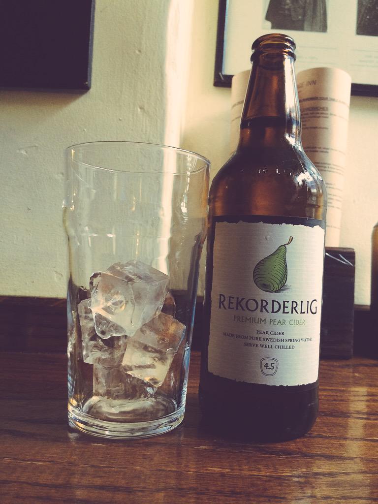 anca_hobjila's tweet photo. Cider time! Good to get together! 🍺☺️@simtw1104 @JamesPhilpotF2G http://t.co/H4MA3ZuCUH