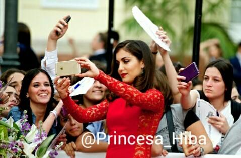 Princesa_Hiba's tweet photo. Se me acaban las palabras para describir lo guapa q iba nuestra princesa ayer en el festival de Málaga *___* PERFECTA http://t.co/9Mc048Y2Vg