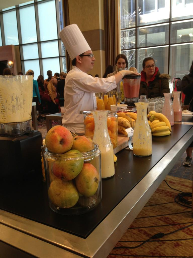 PKanke's tweet photo. Fresh smoothies anyone? #HyattBarreCode @BarreCode_CHI @HyattChicago http://t.co/MSN1klx2aE